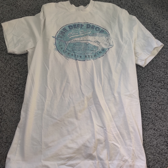 IZOD men's white graphic t shirt - Picture 2 of 4